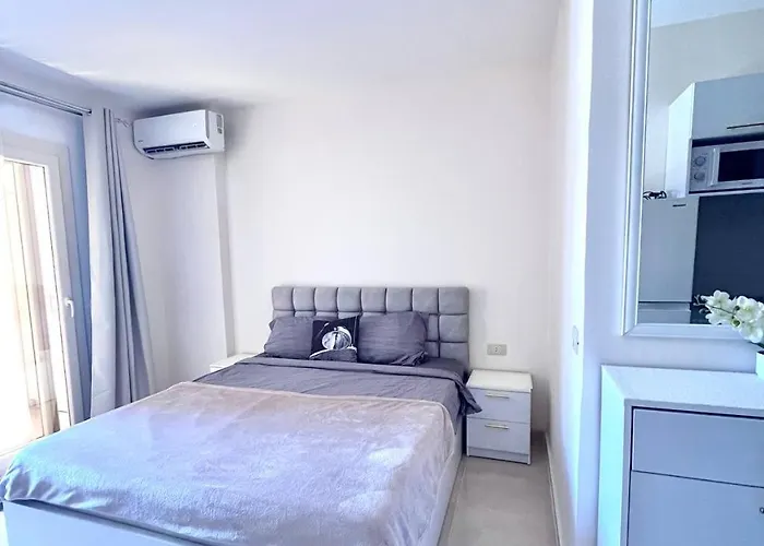 New With Free Access Apartman *